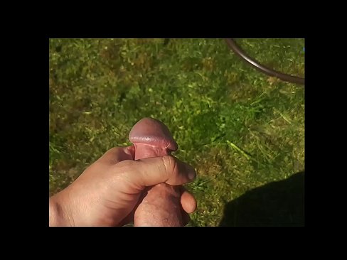 ❤️ Hot Hottie bekommt ihre rosa Pussy gefickt und spritzt in einem Sommergarten ab ❤❌ Porno bei uns ❌️